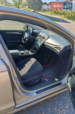 Седан Ford Fusion 2016 в 
