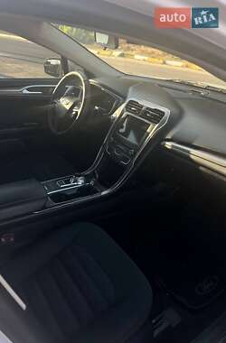Седан Ford Fusion 2017 в 