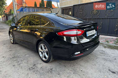Седан Ford Fusion 2013 в 