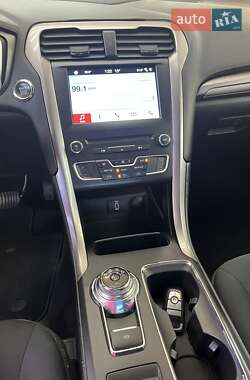 Седан Ford Fusion 2016 в 