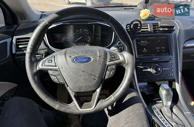 Седан Ford Fusion 2016 в 
