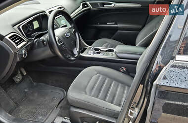 Седан Ford Fusion 2017 в 