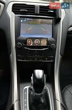 Седан Ford Fusion 2013 в 