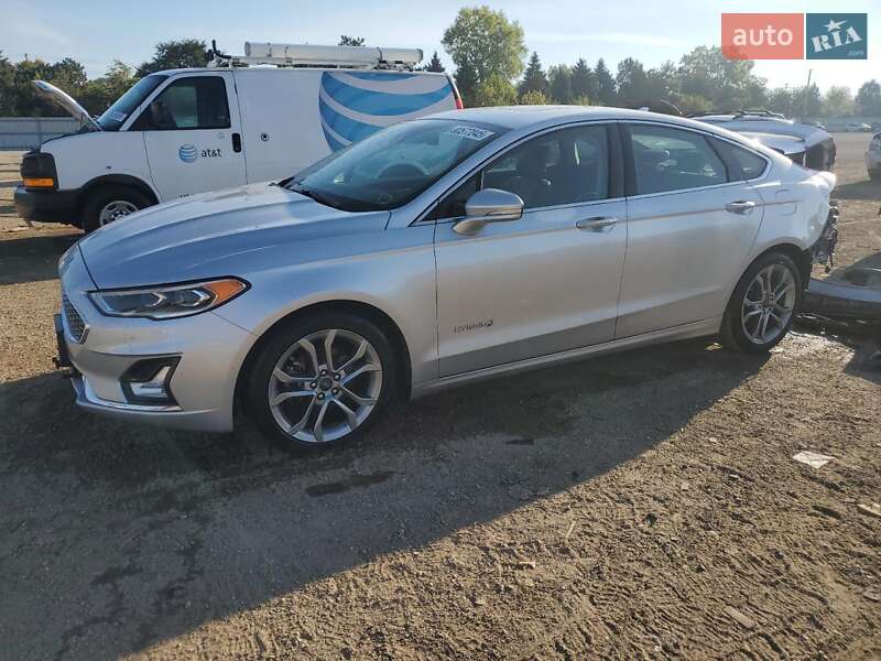 Седан Ford Fusion 2019 в 