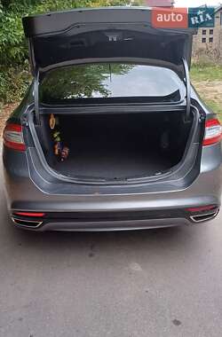 Седан Ford Fusion 2013 в 