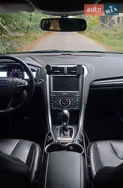 Седан Ford Fusion 2013 в 