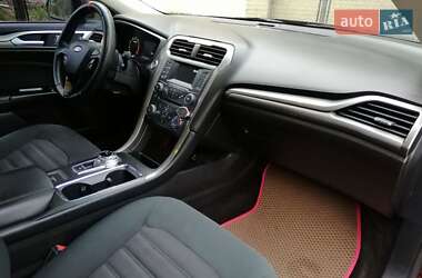 Седан Ford Fusion 2016 в 