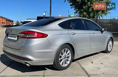 Седан Ford Fusion 2017 в 