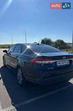 Седан Ford Fusion 2017 в 