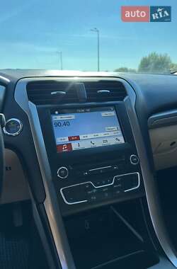 Седан Ford Fusion 2017 в 