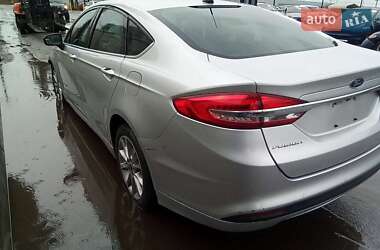 Седан Ford Fusion 2017 в 