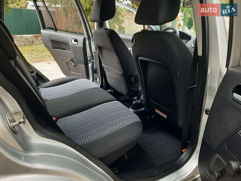 Хэтчбек Ford Fusion 2006 в Полтаве фото 63 Хэтчбек Ford Fusion 2006 в Полтаве