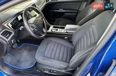 Седан Ford Fusion 2017 в 