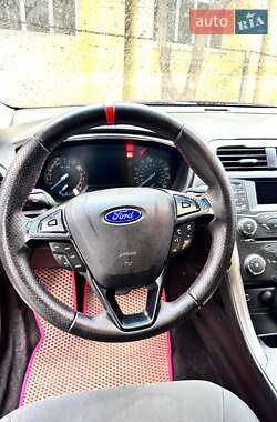 Седан Ford Fusion 2016 в 