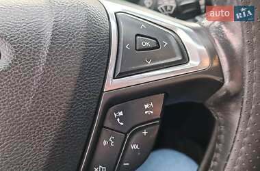 Седан Ford Fusion 2013 в 