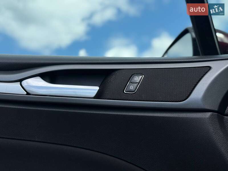 Седан Ford Fusion 2013 в Рівному