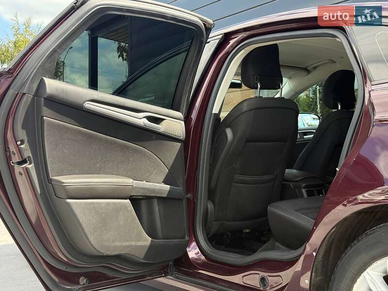 Седан Ford Fusion 2013 в Рівному