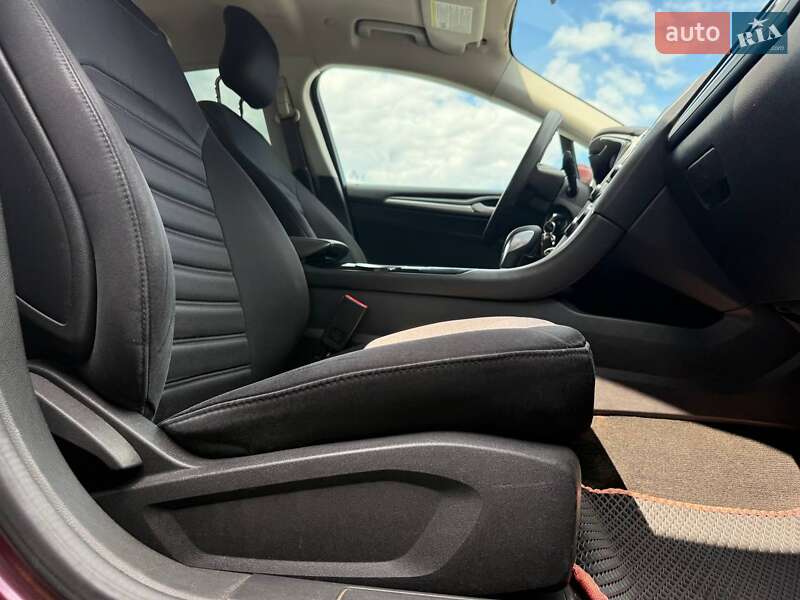 Седан Ford Fusion 2013 в Рівному