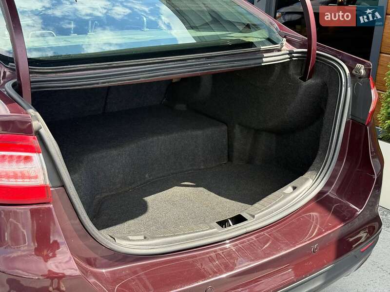 Седан Ford Fusion 2013 в Рівному