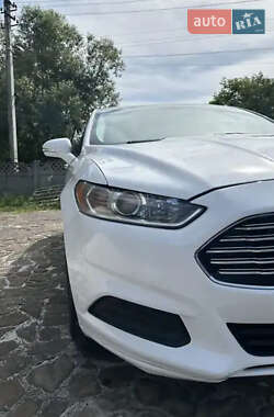 Седан Ford Fusion 2015 в 