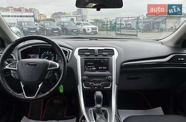 Седан Ford Fusion 2016 в 