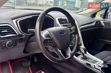Седан Ford Fusion 2016 в 