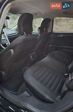 Седан Ford Fusion 2013 в 