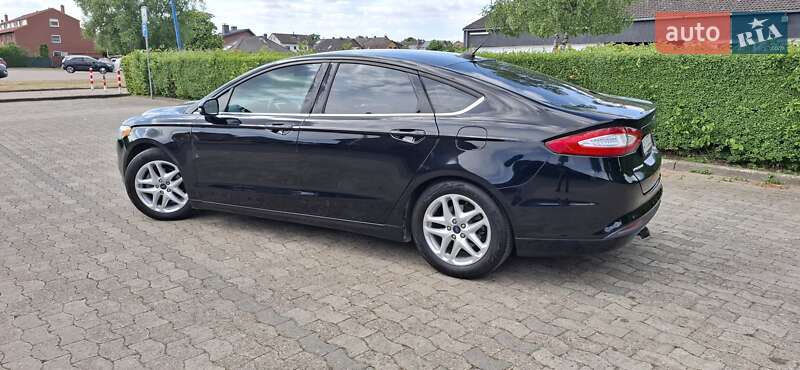Седан Ford Fusion 2015 в Львові