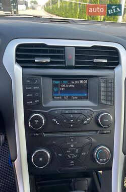 Седан Ford Fusion 2013 в 