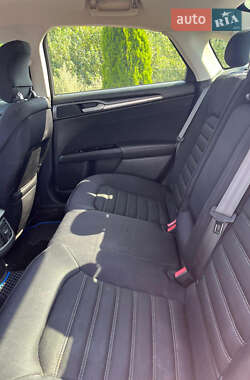 Седан Ford Fusion 2013 в 
