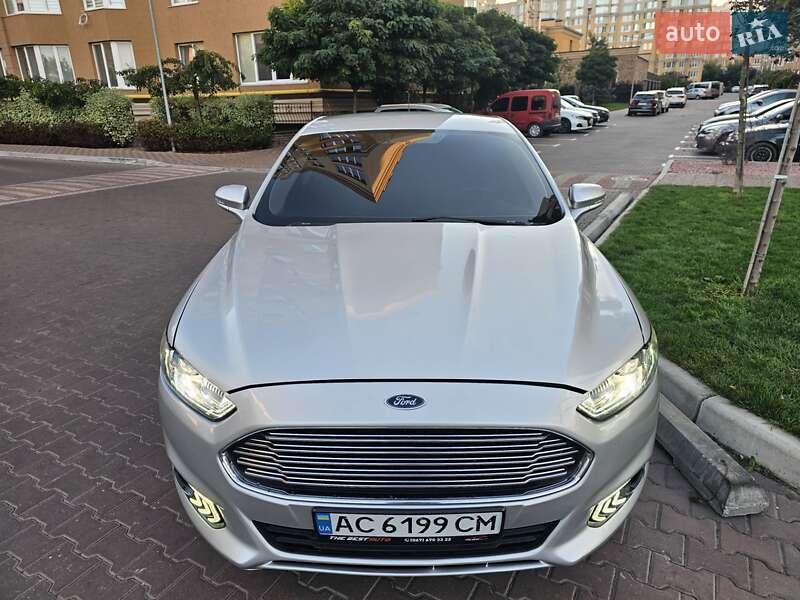 Седан Ford Fusion 2015 в 