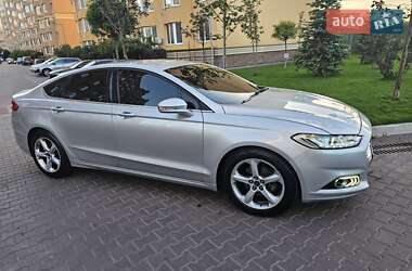 Седан Ford Fusion 2015 в 