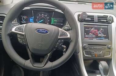 Седан Ford Fusion 2016 в 