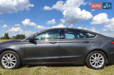 Седан Ford Fusion 2016 в 