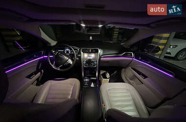 Седан Ford Fusion 2016 в 