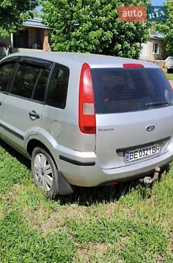 Хэтчбек Ford Fusion 2003 в 