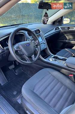 Седан Ford Fusion 2017 в 