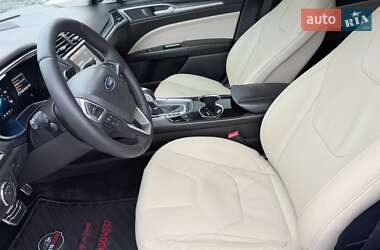 Седан Ford Fusion 2015 в 