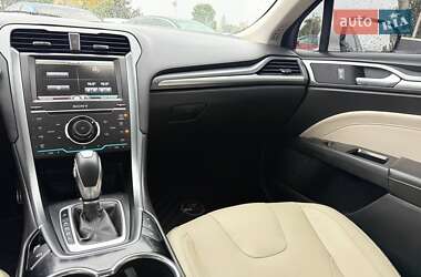 Седан Ford Fusion 2015 в 