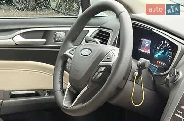 Седан Ford Fusion 2015 в 