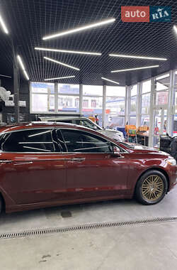 Седан Ford Fusion 2015 в 