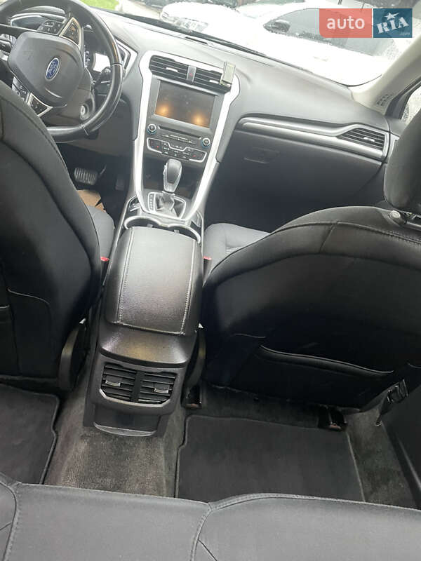 Седан Ford Fusion 2015 в Виннице