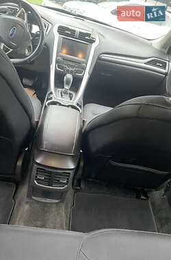Седан Ford Fusion 2015 в 
