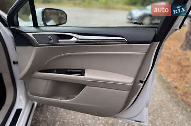 Седан Ford Fusion 2016 в 