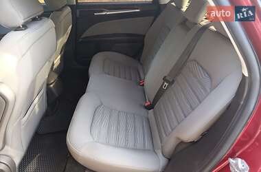 Седан Ford Fusion 2016 в 