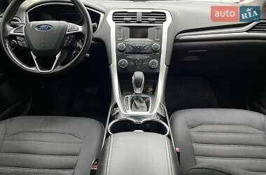 Седан Ford Fusion 2013 в 