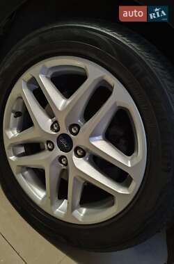 Седан Ford Fusion 2014 в 