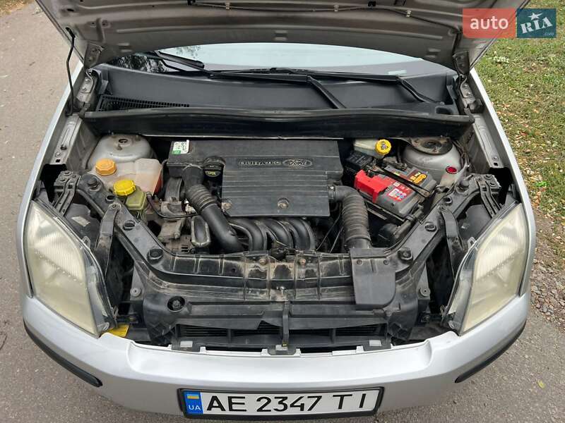 Хетчбек Ford Fusion 2004 в Дніпрі