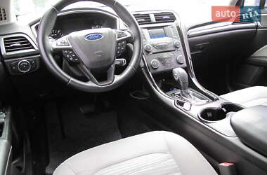 Седан Ford Fusion 2016 в 