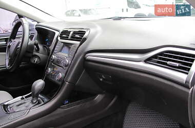 Седан Ford Fusion 2016 в 